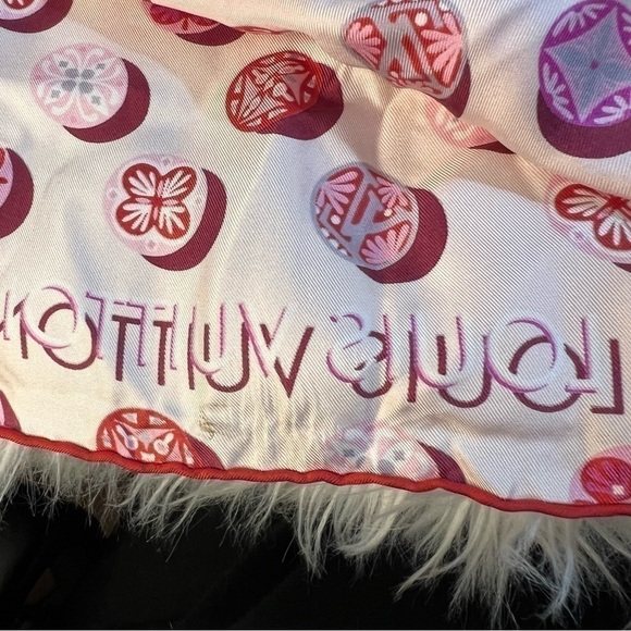 Louis vuitton kimodo dots scarf - Picture 11 of 16